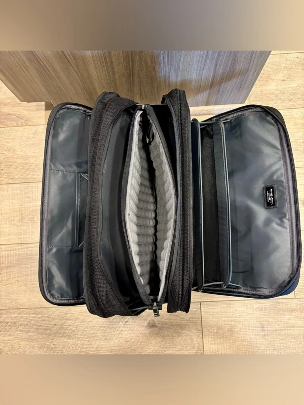 Briggs & Riley Large Travel Brief - Picture 7 of 13
